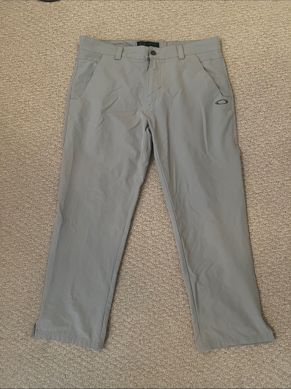 Oakley Men's golf pants in Light Gray
